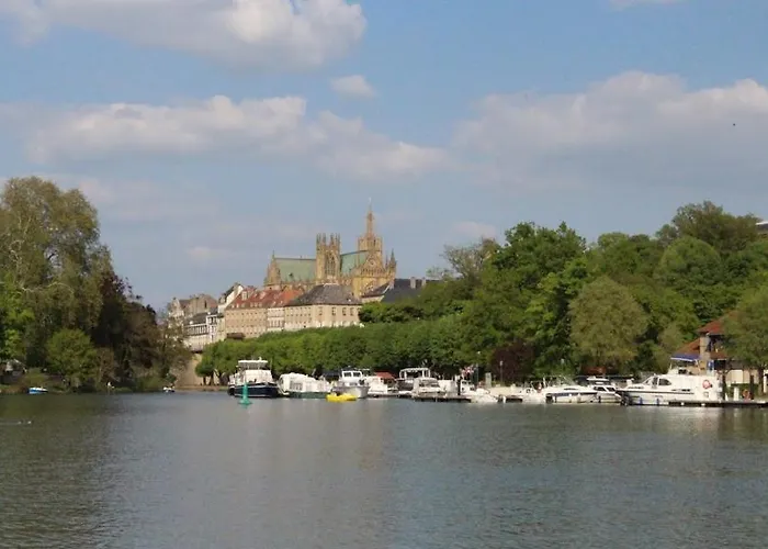 Appartement spa privatif et cinéma centre ville * Metz