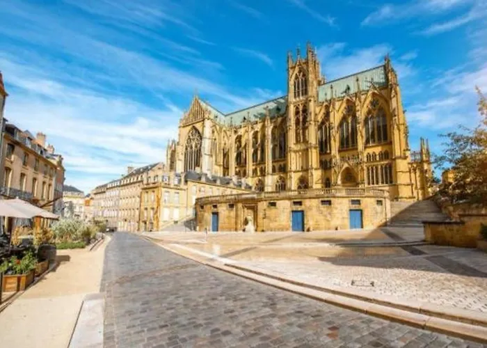 Appartement spa privatif et cinéma centre ville * Metz